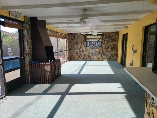 Building Photo - 725 Hibiscus Dr
