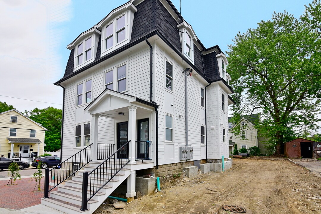 Building Photo - 116 Evans St