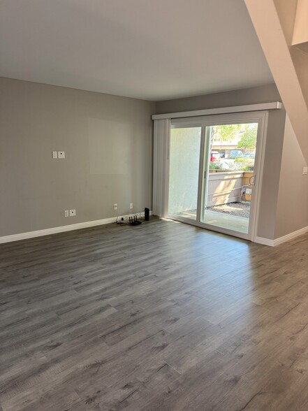 Building Photo - 1879 Pomar Way