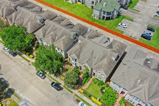 Building Photo - 13611 Brookbluff Ln