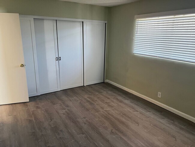 Building Photo - 2 Bedroom 1 Bath In Central Las Vegas