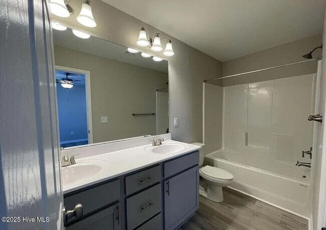 Building Photo - 312 S Pointe Dr