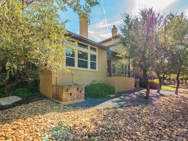 Building Photo - 826 San Remo Blvd