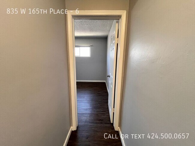 Building Photo - 835 W 165th Pl