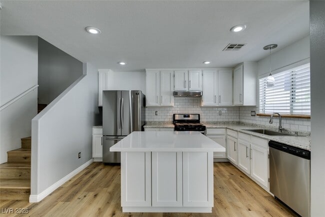Building Photo - 120 Tansy Ct