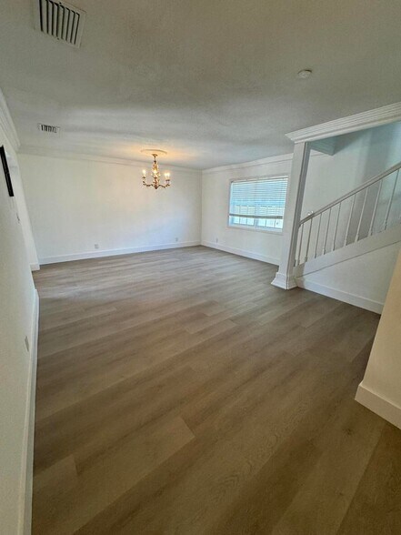 Building Photo - 330 Cypress Dr