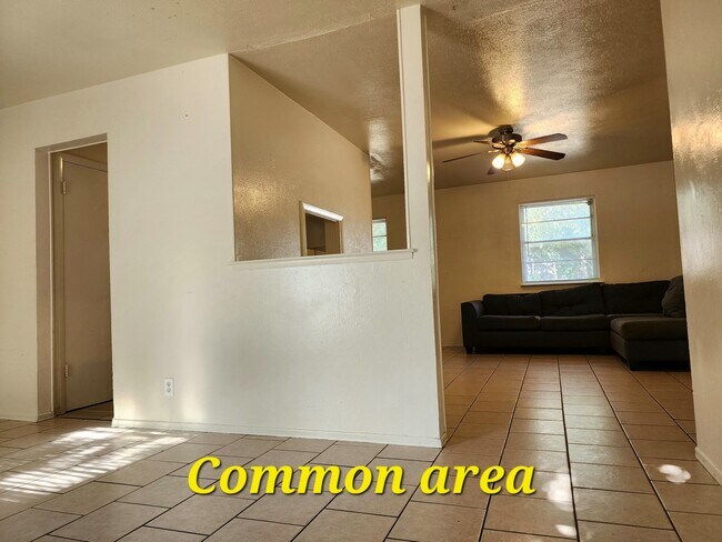 Building Photo - 1212 Johns Dr