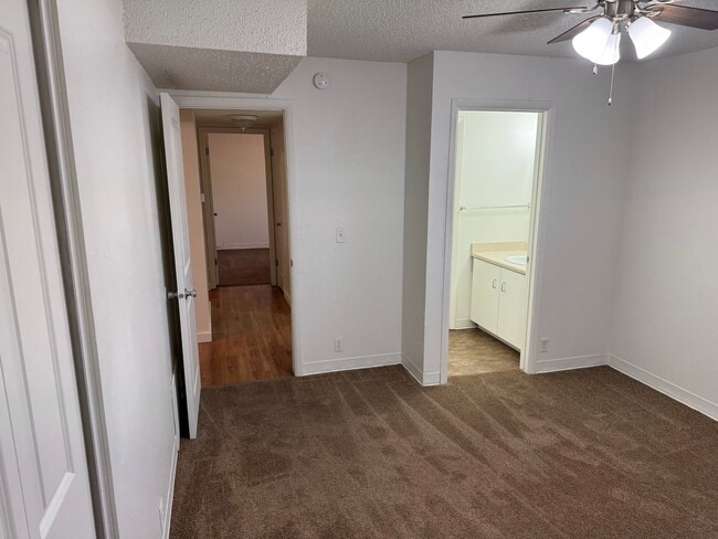 Building Photo - Magnussen Apartments