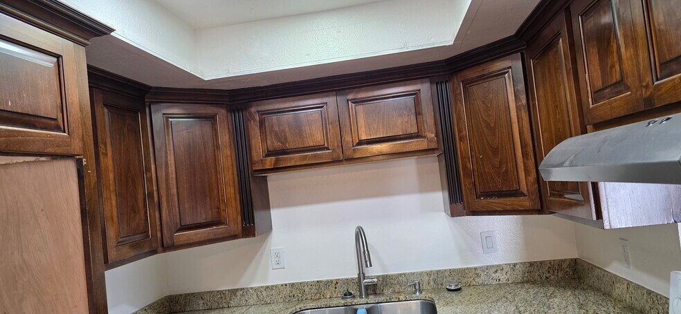 Building Photo - 7549 n 47th dr
