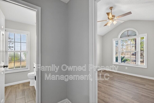 Building Photo - 123 Thousand Oaks Cir