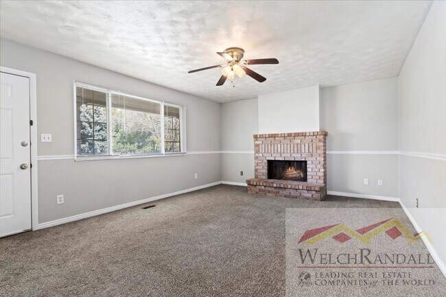 Building Photo - Beautiful Rental Home in Highland