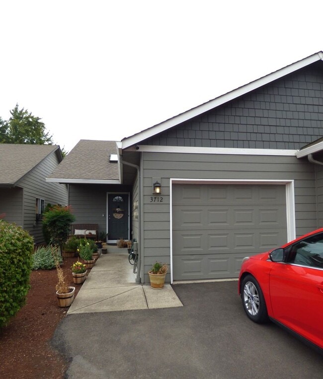 Primary Photo - 3710-3712 Osborn Ave NE Salem, OR 97301