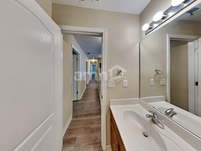 Building Photo - 31 Trayton Way