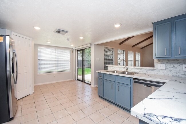 Building Photo - 14418 Royal Hill Dr