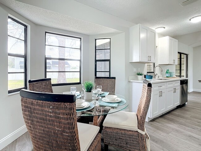 Building Photo - Gorgeous 3-Bedrorom, 2 Bath, 1165 sq ft home
