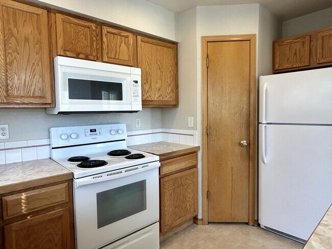 Building Photo - Spacious 2 Bedroom Greeley Condo - Available Now!