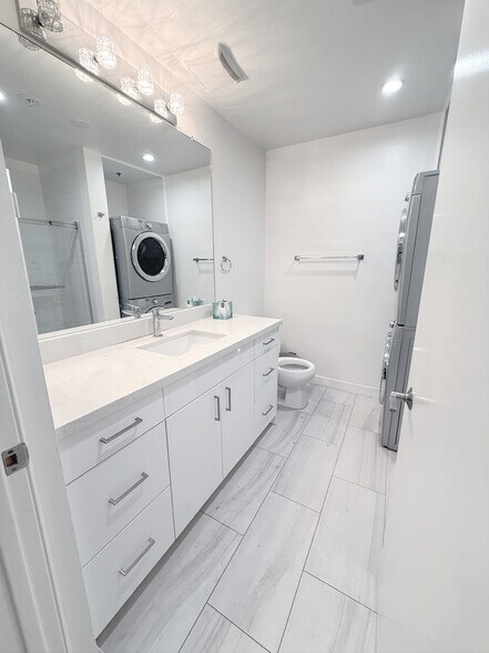 Building Photo - 222 S Central Ave