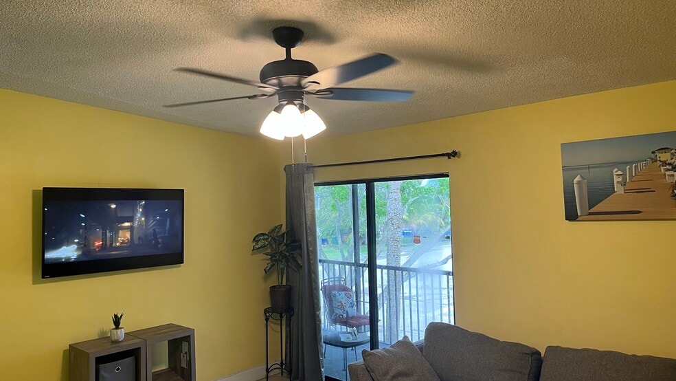 Ceiling fan in every room - 19700 SW 103rd Ct