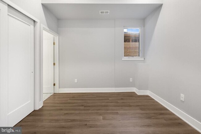 Building Photo - 2119 N Front St