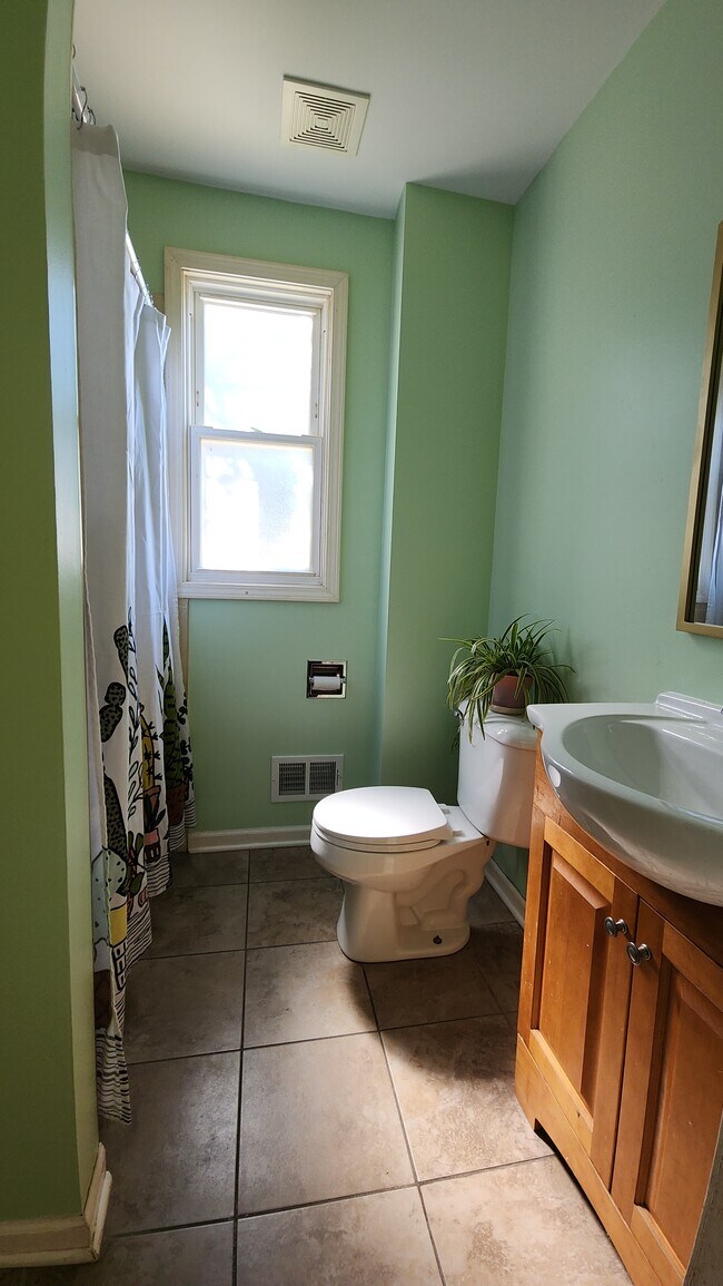 Bathroom - 3304 S May St