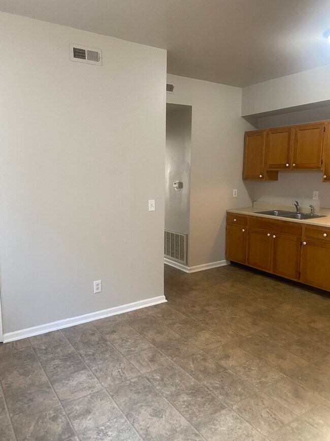 Building Photo - 6030A Etzel Avenue