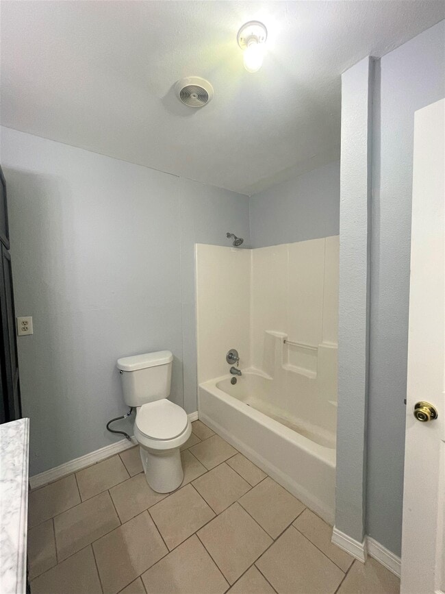 Building Photo - 131 Dennis Dr