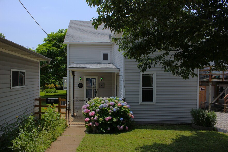 Front view - 6318 W Park Ave