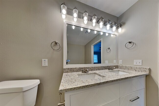 Building Photo - 31115 Perlican Dr