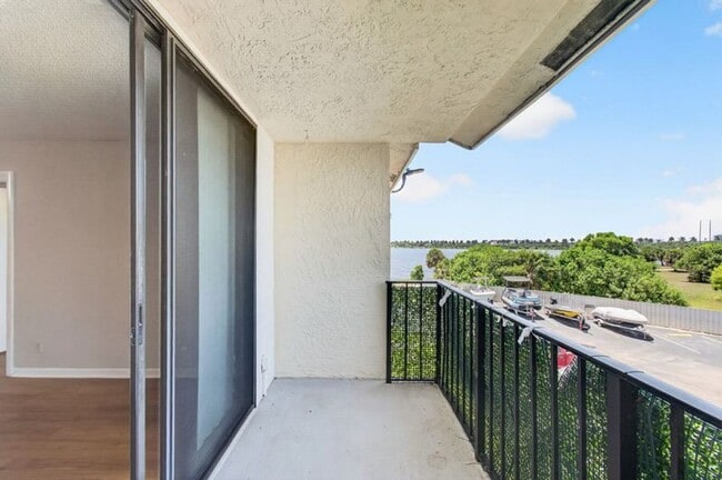 Building Photo - TWO BEDROOM ONE BATHROOM!! MOVE IN READY!! WATERFRONT COMMUNITY!!