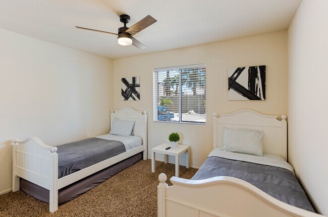Building Photo - 3280 Rocking Horse Dr
