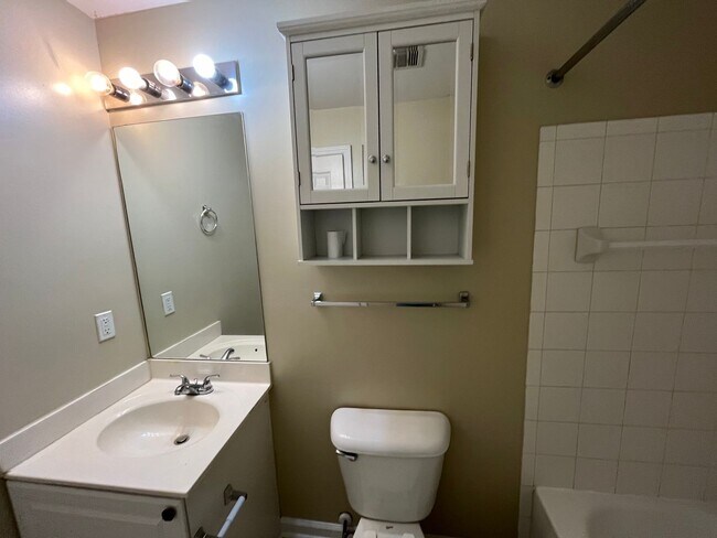 Building Photo - 14-1423 Jameson