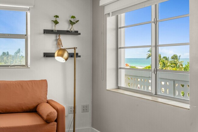 Building Photo - 1024 Ocean Dr