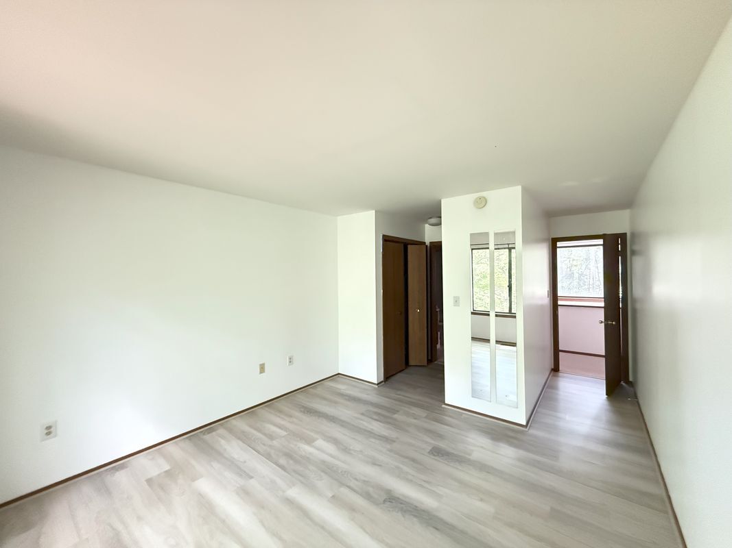 Building Photo - 134 English Ct