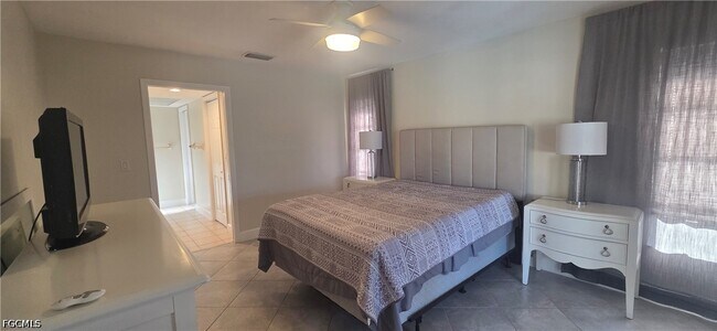 Building Photo - 534 SE 34th Terrace