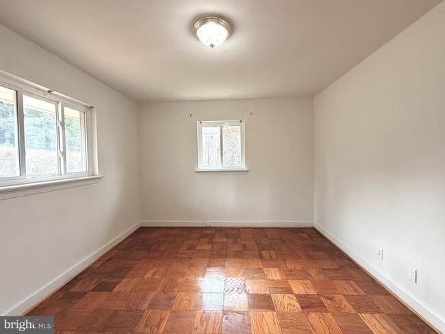 Building Photo - 2121 Patrick Henry Dr