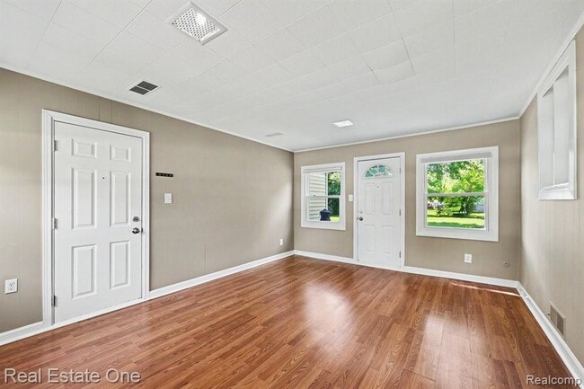 Building Photo - 1064 Woodslee Ave