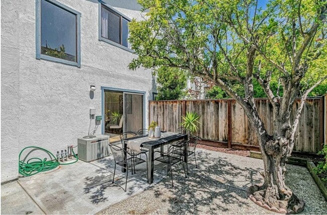 Building Photo - Newly Renovated 3 Bed / 3 Bath Home in Ardenwood – Top-Rated Schools!