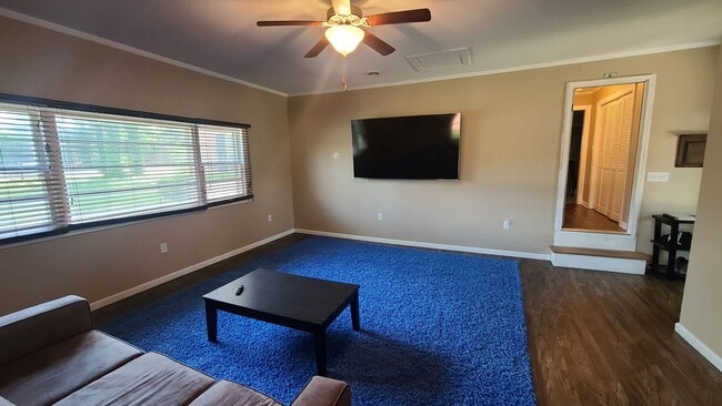 Building Photo - Kennedy Drive Retreat - 4 bedrm with bonus...