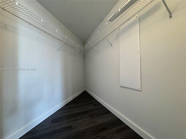 Building Photo - 31 SE 6th St