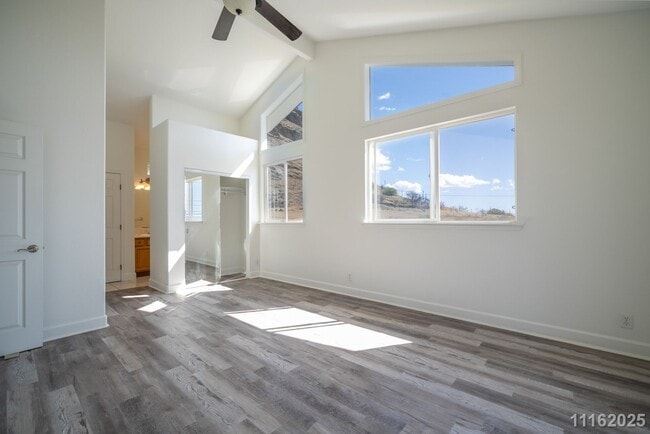 Building Photo - West Side Paradise – Updated 3-Bed, 2-Bath Upstairs Unit