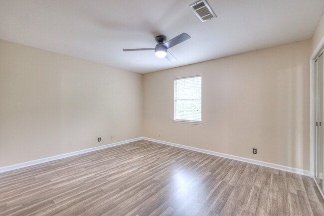 Building Photo - 200 N Royal Oaks Blvd