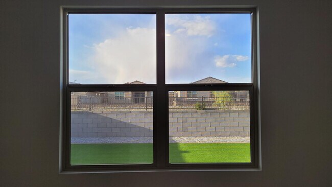 Building Photo - 15998 W Smoketree Dr
