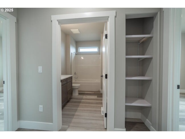 Building Photo - Stunning South Hill Home in Umatilla!!