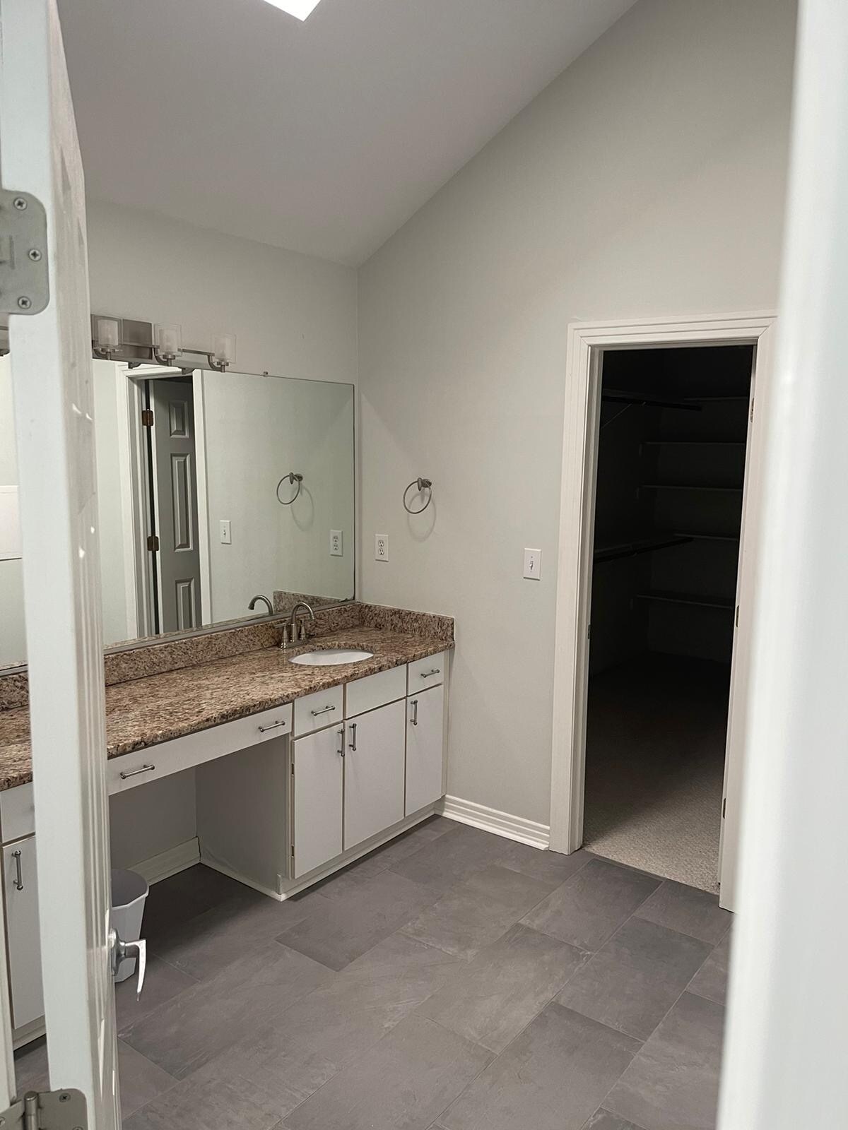 Building Photo - 404 Grace Ave