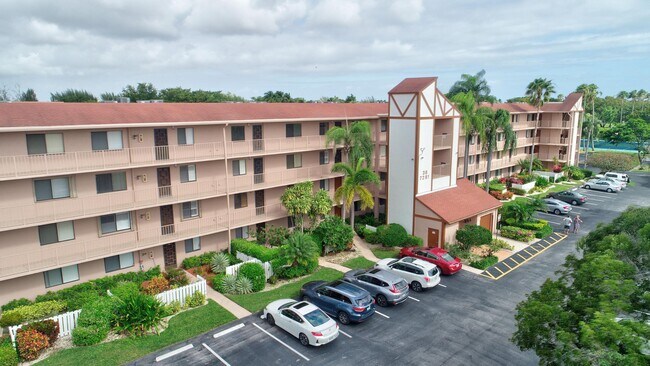 Building Photo - 7281 Amberly Ln