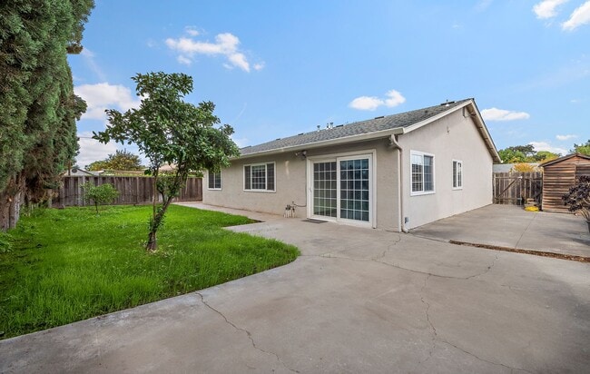 Building Photo - Santa Teresa 4BD/2BA Home with Open Floorplan