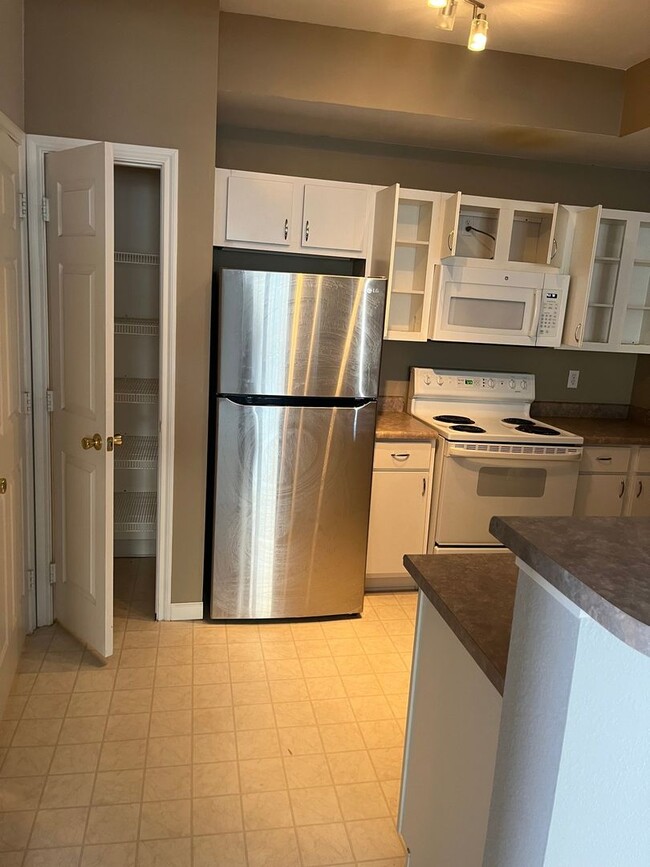Building Photo - 2 Bedroom Condo in Parker