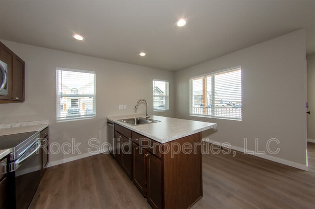 Building Photo - 1900 Good Hearted Pl