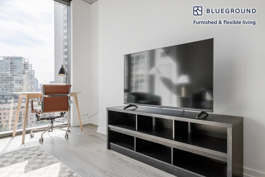 Building Photo - 460 W Chicago Ave