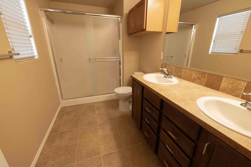 Building Photo - 1300 SW Greeley St